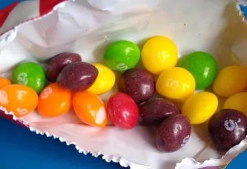 Cofepris retira del mercado Skittles, Salvavidas y Life Savers por posible contaminación con metal