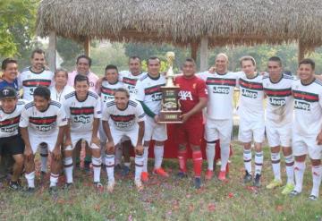 Axasur se coronó campeón de la Liga Máster Más de 40 años, al imponerse 2-1 a La Raza