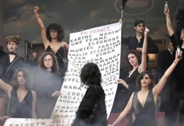 Protesta contra feminicidios se adueña de la alfombra roja de Cannes