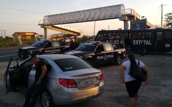 Habitantes del Fracc. Las Rosas bloquean la carretera Villahermosa a Frontera