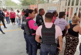 Padres de familia protestan en primaria por supuesta amenaza de alumno con arma en Nuevo León