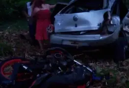 Automóvil y motocicleta se impactan en la Villahermosa-Teapa