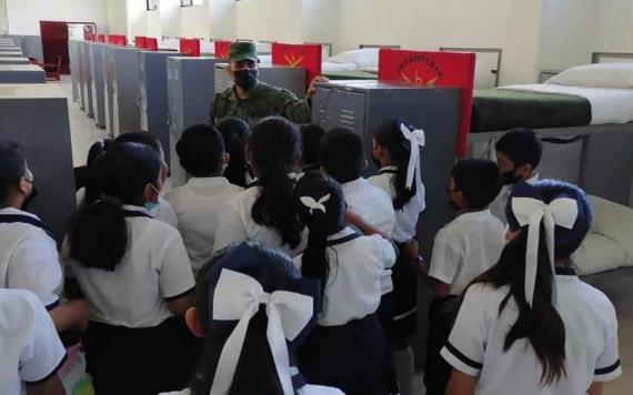 Alumnos de primaria visitan instalaciones de la 38 Zona Militar