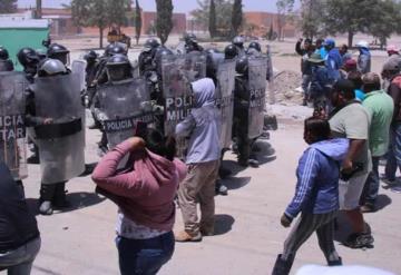 Policías militares y pobladores se enfrentan por el uso de terrenos para el AIFA