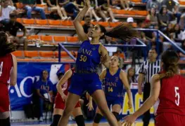 La basquetbolista Kimberly Taylor logró junto a las Tigres de la UANL la medalla de plata en la Universidad Nacional 2022