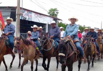 Jinetes cabalgaron en honor del "Señor de la Salud", en el marco de la Feria Patronal en Jonuta