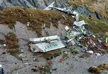 Encuentran restos del avión desaparecido en Nepal