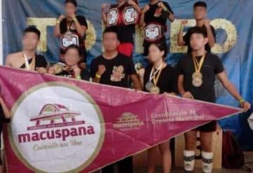 Atletas de Macuspana se llevan 14 medallas en el 6to. Torneo "Jaguar" de Kickboxing en Quintana Roo