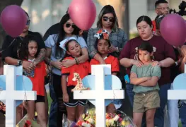 Despiden con funerales a víctimas de tiroteo en Uvalde