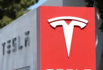 En EU, presentan más de 750 denuncias contra Tesla por autos que frenan sin razón