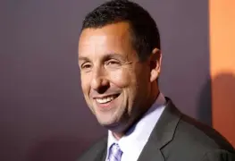 Playa nudista provoca erección en Adam Sandler durante rodaje en España