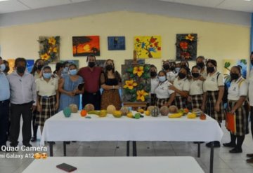 Exponen alumnos 120 obras con dibujo y pintura en escuela de Jalpa de Méndez