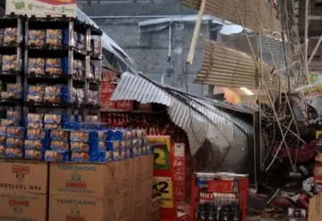 Colapsa techo de supermercado por granizada en CDMX