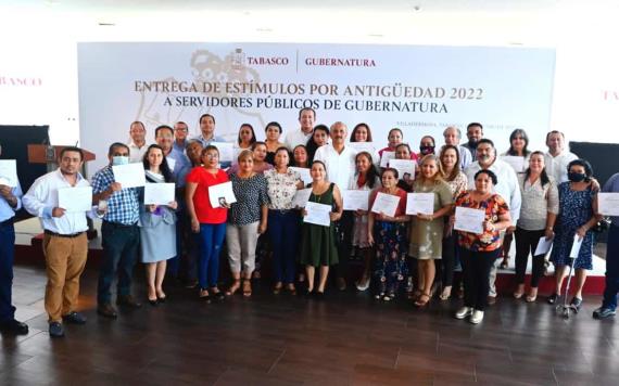 Realizan entrega de estímulos por antigüedad 2022 a servidores públicos pertenecientes a la Coordinación de Gubernatura