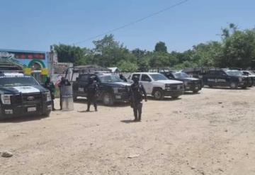 Quitan antimotines bloqueó en carretera a Dos Bocas