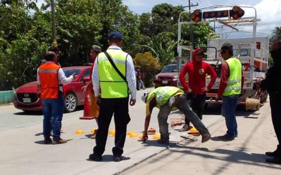 Colocan reductores de velocidad en vía a Dos Bocas