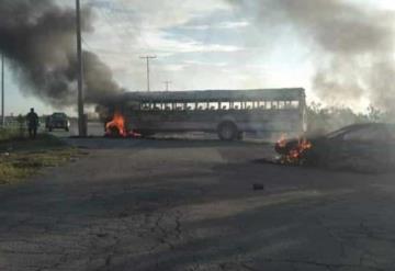 Grupos delictivos bloquean calles y queman vehículos en Tamaulipas