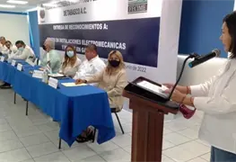 El Colegio de Ingenieros Mec&aacute;nicos y Electricistas de Tabasco entrega reconocimientos a peritos