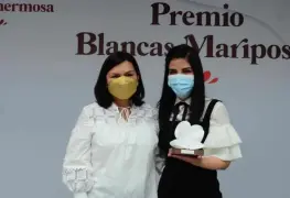 Entrega Ayuntamiento del Centro, premio Blancas Mariposas