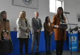 Querides estudiantes: funcionaria de educación es abucheada por usar lenguaje inclusivo durante un discurso
