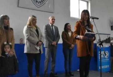 Querides estudiantes: funcionaria de educación es abucheada por usar lenguaje inclusivo durante un discurso