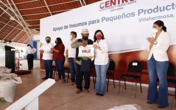 Entrega paquetes de insumos agrícolas a productores, la alcaldesa Yolanda Osuna Huerta