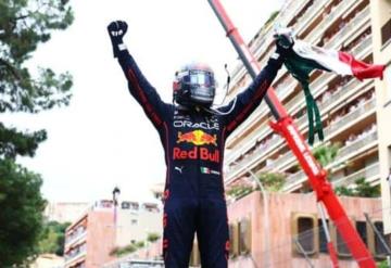 Checo Pérez Gana el segundo lugar en el Gran Premio en Reino Unido; el español Carlos Sainz campeón en la F1