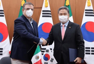 Ebrard destaca participación de empresas de Corea del Sur en la refinería de Dos Bocas