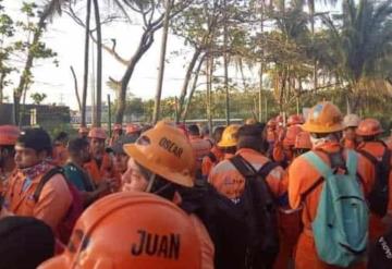 Dan de baja y sin liquidación a trabajadores de compañías de la refinería