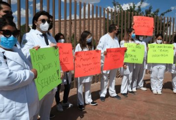 Médicos se manifiestan por feminicidio de doctora en Ciudad Juárez