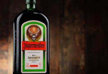 Hombre muere tras ingerir botella de Jaegermeister en dos minutos