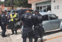 Vocho se quedó sin frenos y chocó a patrulla del estado