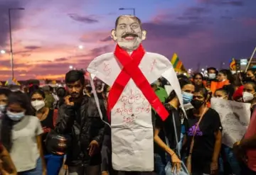 Expresidente de Sri Lanka culpa a la pandemia por desastre económico en el país