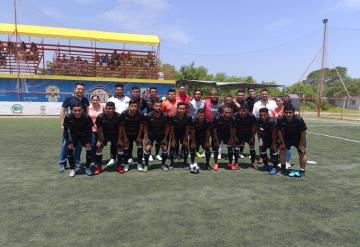 Gatos FC y Reveladas destacaron al obtener el segundo y tercer lugar respectivamente en el Campeonato Nacional Fut7