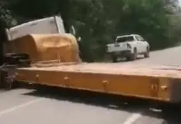 Maquinaria pesada obstaculizó por varias horas tráfico vehicular