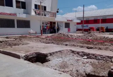 Obreros encuentran restos de osamenta durante excavación en un parque público en Jonuta