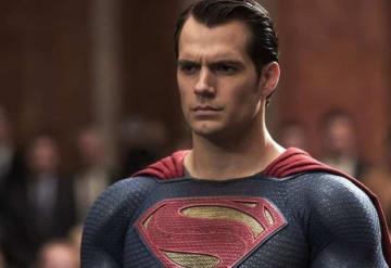 Filtran que Henry Cavill anunciará que continuará como Superman