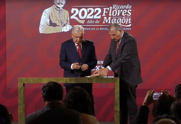 AMLO firma decreto para garantizar abasto de agua en Nuevo León