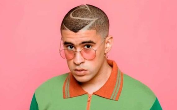 Tunden en redes a Bad Bunny  por rechazar intercambio de lentes con fan