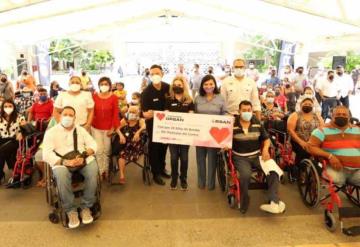 Alcaldesa de Centro entrega sillas de rueda a beneficiarios del programa "Asistencia Social y Atención a Grupos Vulnerables"