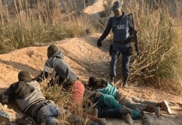 Más de 120 hombres detenidos por agredir a ocho mujeres en Sudáfrica