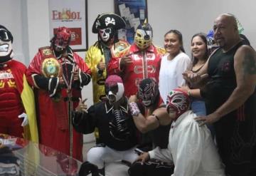 Luchadores tabasqueños convivieron con fanáticos en las instalaciones del SIT