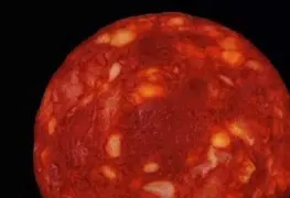 Pide disculpas científico por publicar rodaja de chorizo y hacerlo pasar como estrella