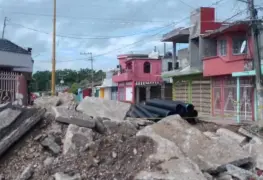 Protestan comerciantes por introducción de drenaje y pavimentación