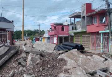 Protestan comerciantes por introducción de drenaje y pavimentación