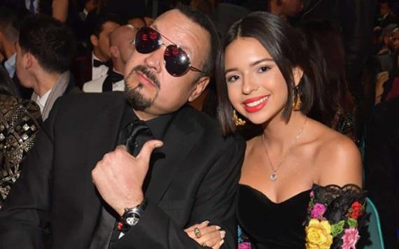 Pepe Aguilar comete imprudencia en video familiar y Ángela reacciona: "no papá, no digas eso"