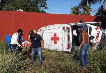 Volcadura de ambulancia deja al menos tres lesionados en Chiapas