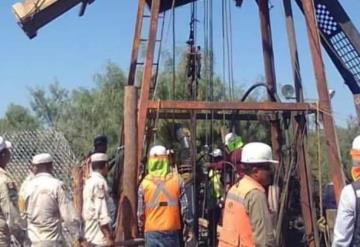 Rescatistas ingresan a pozo para buscar a mineros atrapados en Sabinas, Coahuila