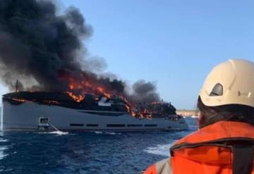 Incendio consume lujoso yate de 45 metros en islas de España