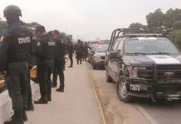 Escapan ladrones de autos en medio de un operativo con decenas de policías